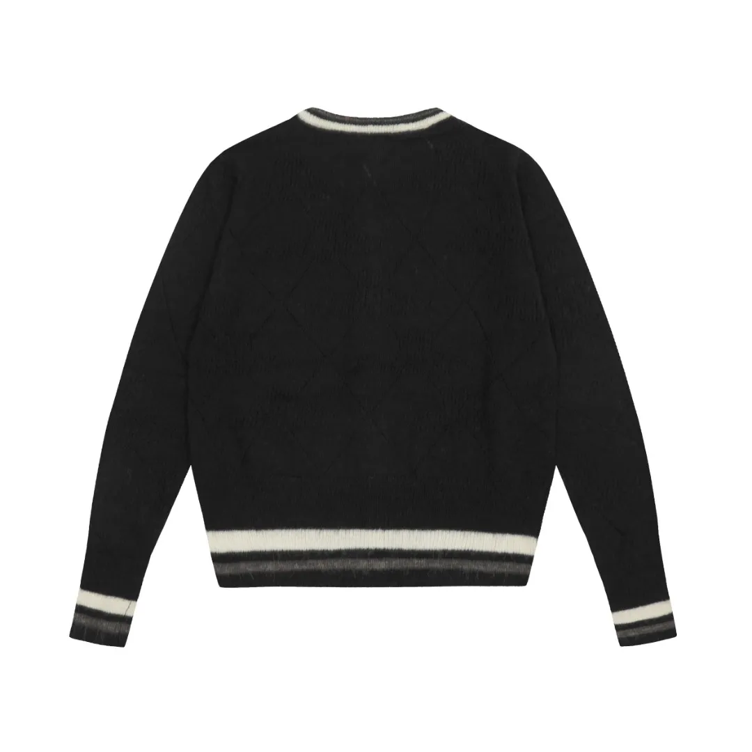 VIVI126 vivienne west wood 24 new style hollow pattern inscribed pattern heavy industry design knitted cardigan. The hollow pattern is Saturn, very special. Queen Mother of the West Vivian heavy industry show limited cardigan knitted sweater wool 2024 autumn latest style Size: S -M- L Color: white black